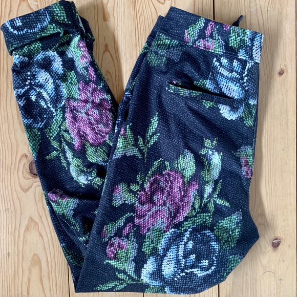 lululemon athletica Pants - lululemon Jet Crop (Rare)